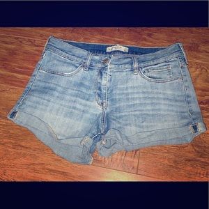 Size 8 Abercrombie shorts!